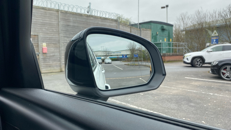 Volvo XC40 2.0 B3P Ultimate Dark 5dr Auto Petrol Estate